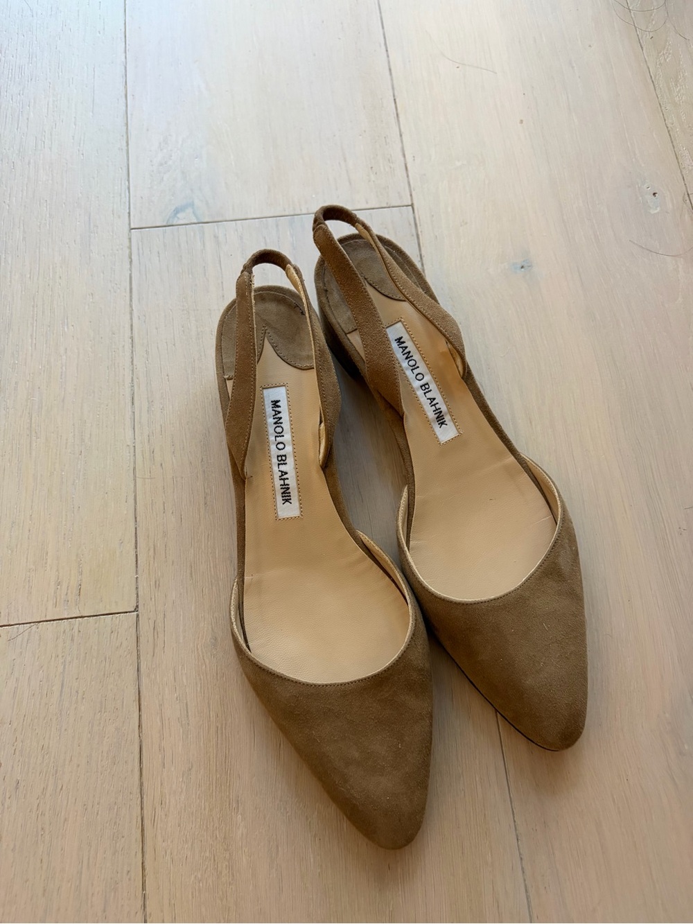 Manolo Blahnik Aspro Tan Suede Slingback Pointed Toe Flats Size 38 - Picture 4 of 4